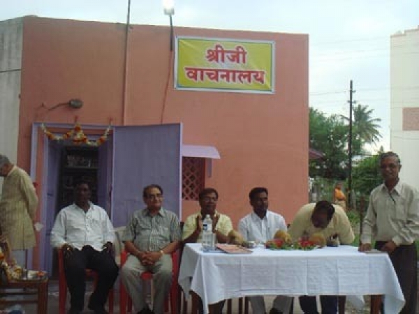 Shrijee sponsored a free public library in Ahmednagar