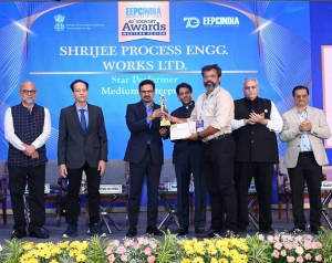 Shrijee wins Star Performer 2021-2022 Award at 40th EEPC India Western Region Export Performance Award Ceremony, Mumbai.