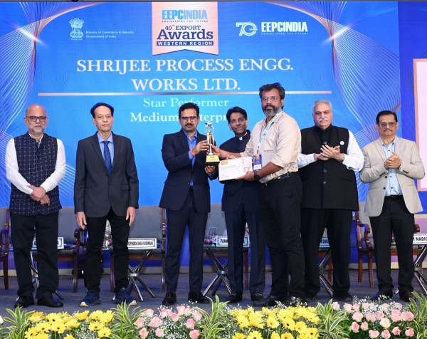 Shrijee wins Star Performer 2021-2022 Award at 40th EEPC India Western Region Export Performance Award Ceremony, Mumbai.
