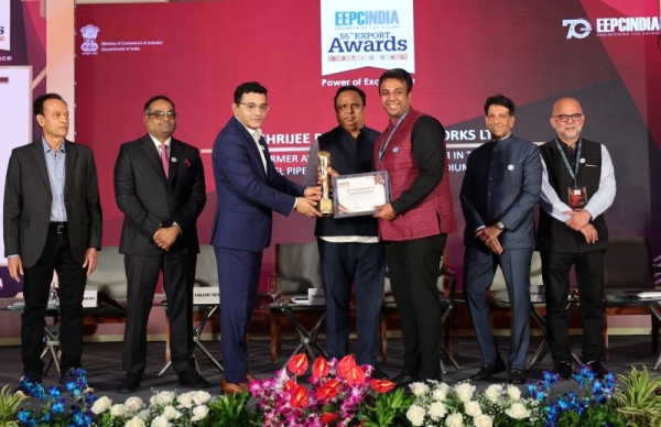 Shrijee has been honored with the National Award from EEPC India for Outstanding Export Performance in 2022-2023 at 55th EEPC National Awards for Export Excellence.